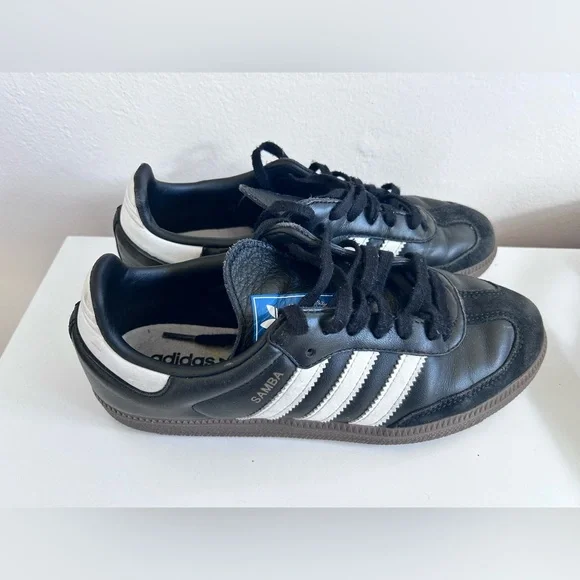 Adidas Boy’s Black Sambas Size 5.5 (Big Kid) - Picture 3 of 6